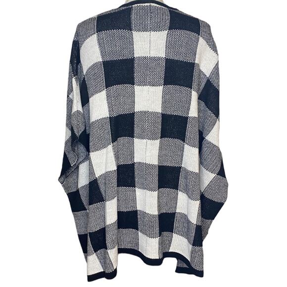 New Directions Black & White Cape Size 1X - Picture 4 of 5
